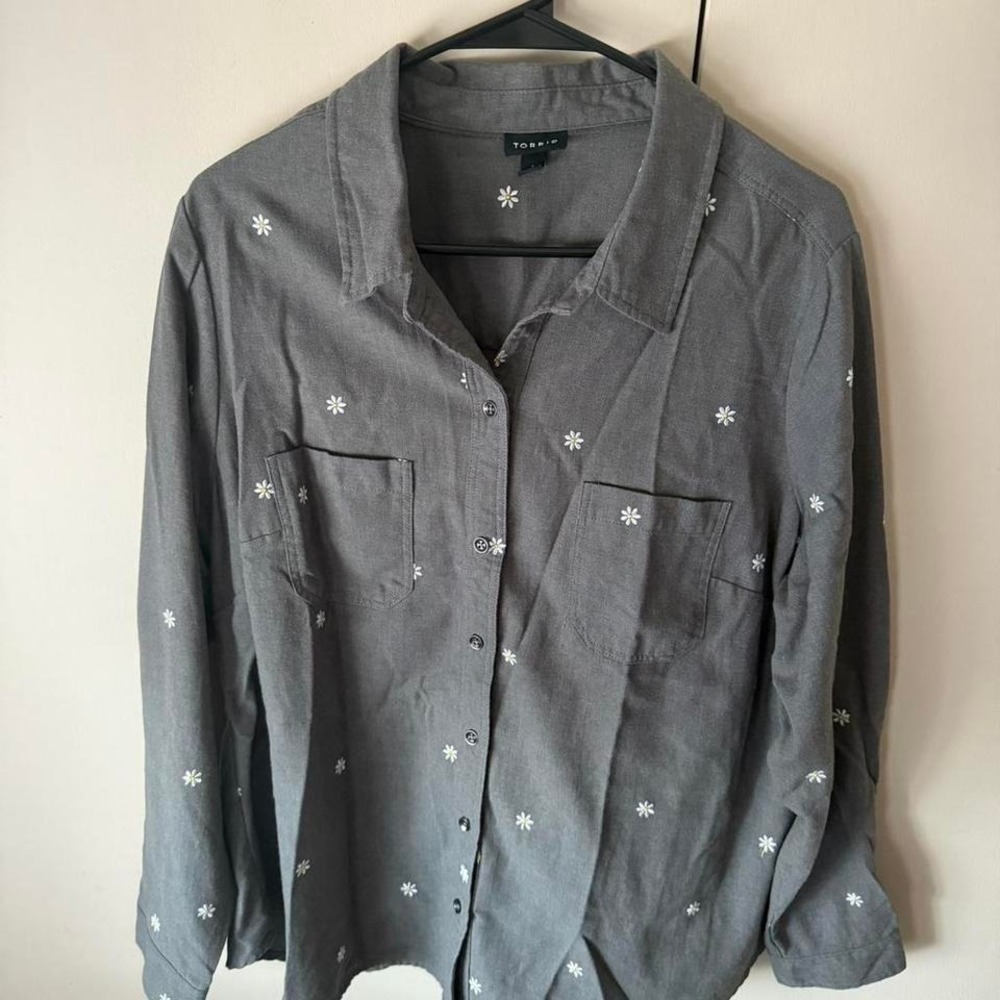 Torrid Women's Size 1 Taylor Gray Long Sleeve Button Up Shirt Embroidered Daisy